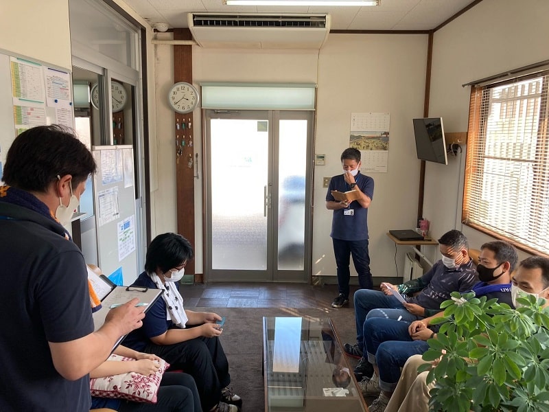 部門長とリーダーたちによるミーティング