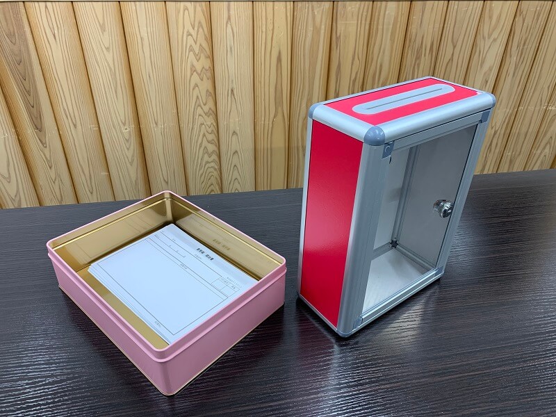 新しく設置された専用書類と意見箱